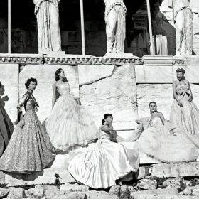 H φωτογράφιση του Dior στην Ακρόπολη (1951)